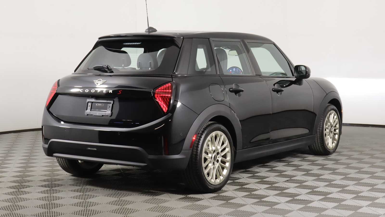 used 2025 MINI Hardtop 4 Door car, priced at $32,798