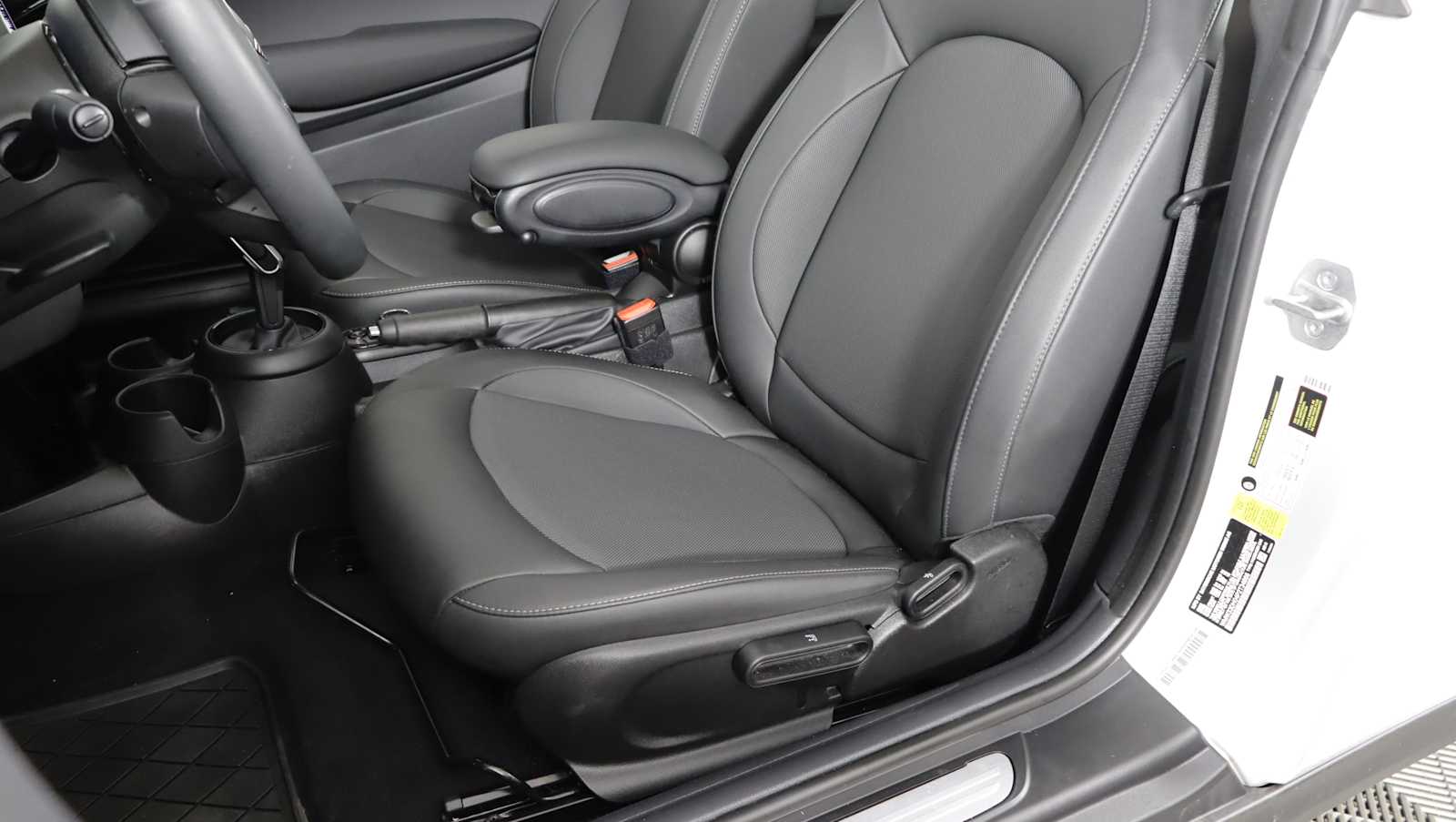 used 2023 MINI Hardtop 2 Door car, priced at $23,878