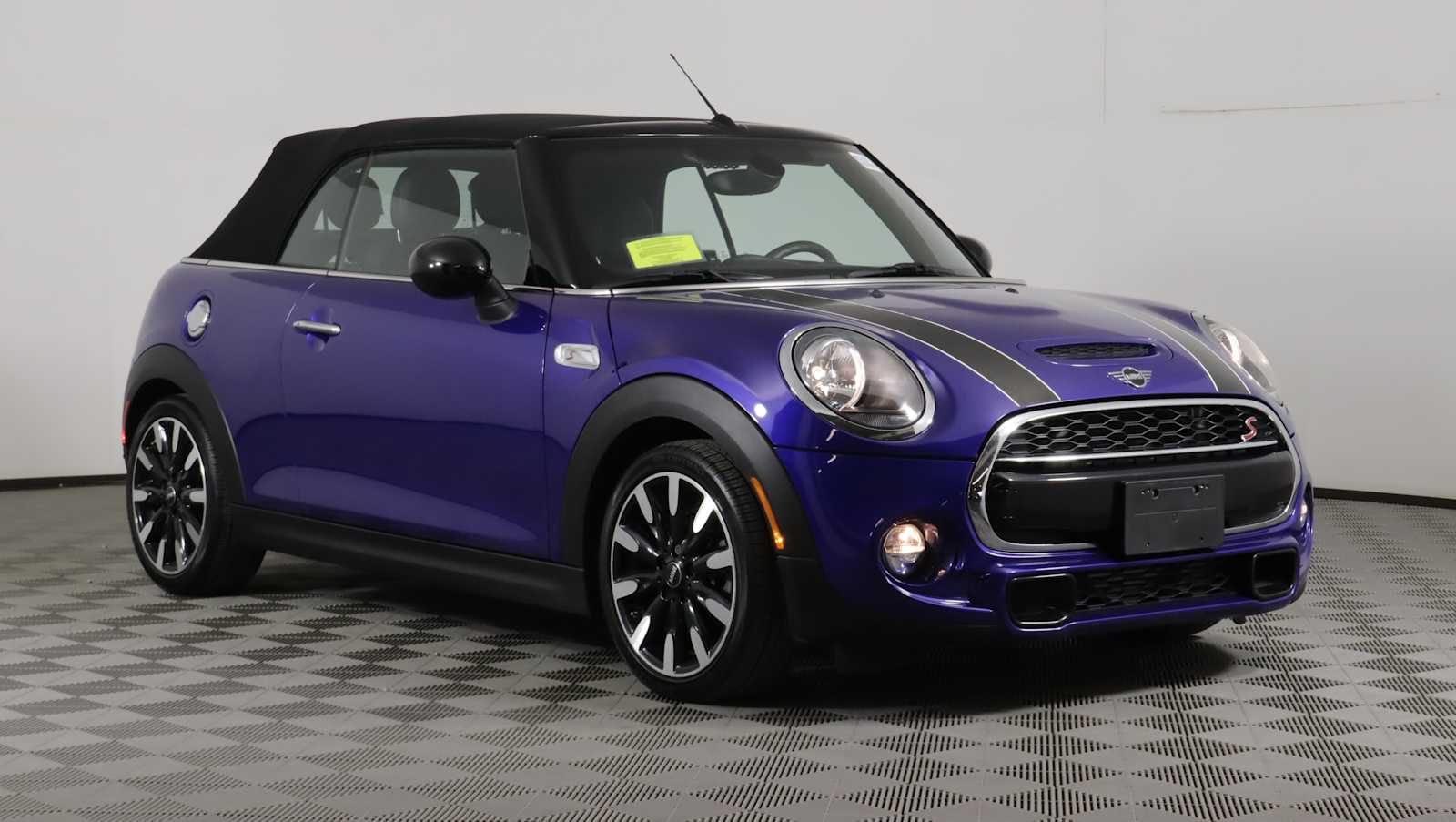 2019 MINI Convertible Cooper S Signature's photo