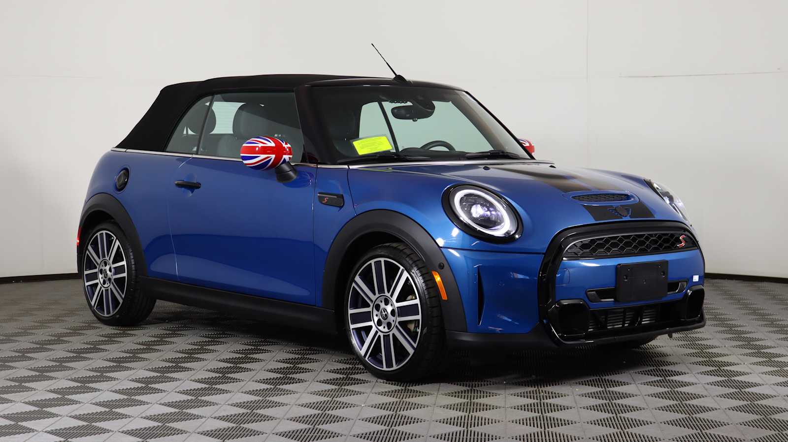 2024 MINI Convertible S's photo