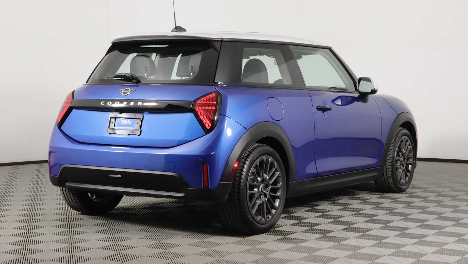 used 2025 MINI Hardtop 2 Door car, priced at $30,998
