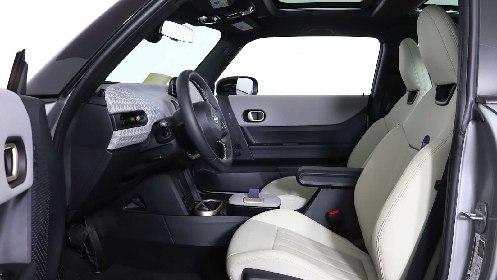 used 2025 MINI Hardtop 2 Door car, priced at $27,921