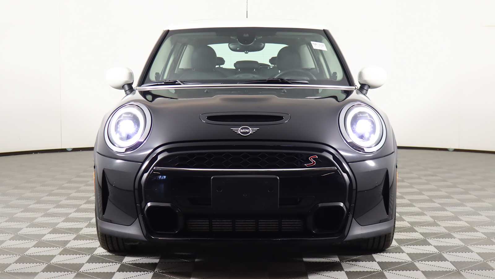 used 2023 MINI Hardtop 4 Door car, priced at $26,035