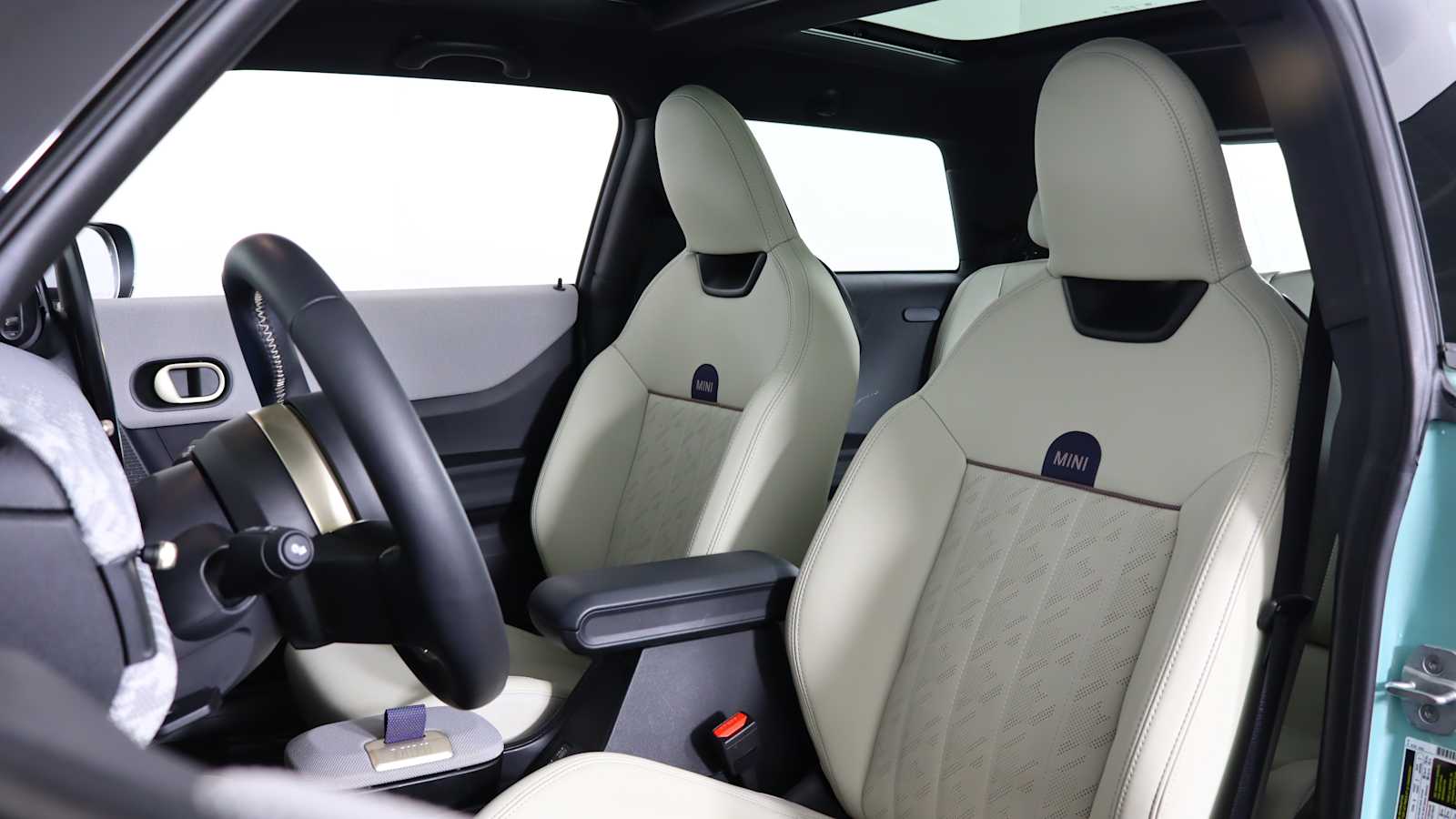 used 2025 MINI Hardtop 2 Door car, priced at $29,821