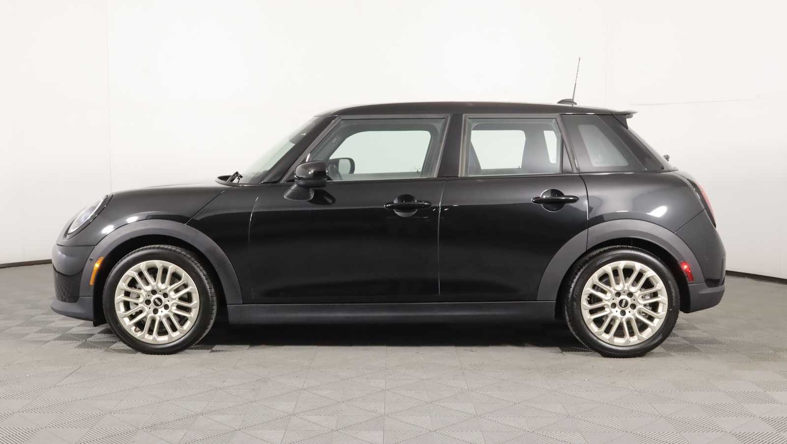 used 2025 MINI Hardtop 4 Door car, priced at $32,798