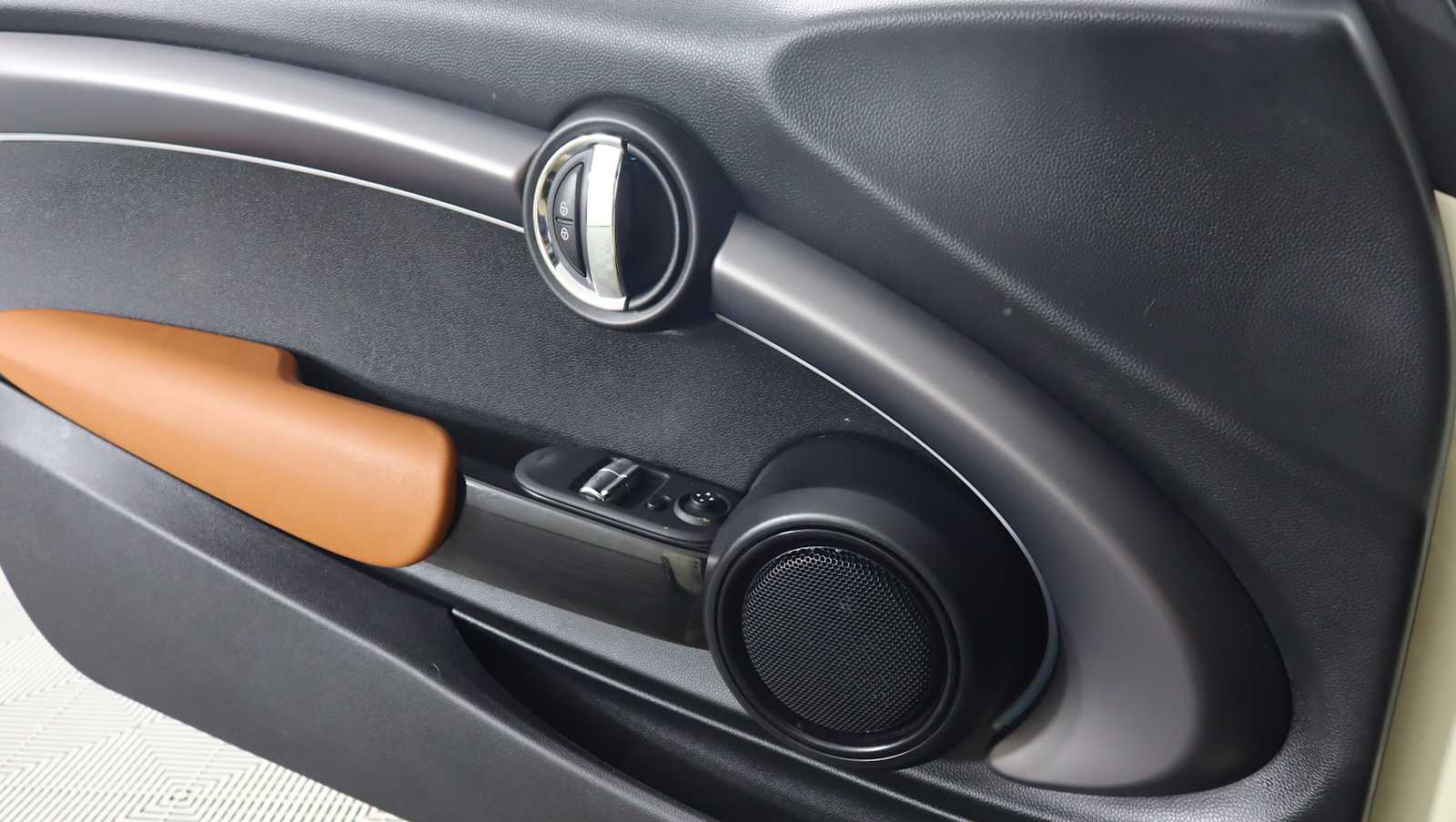 used 2022 MINI Hardtop 2 Door car, priced at $22,080