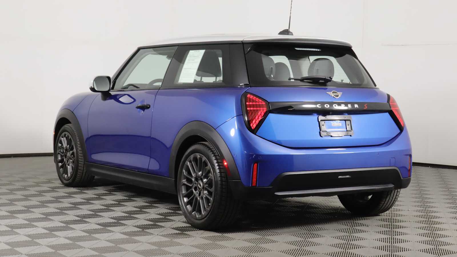 used 2025 MINI Hardtop 2 Door car, priced at $30,998