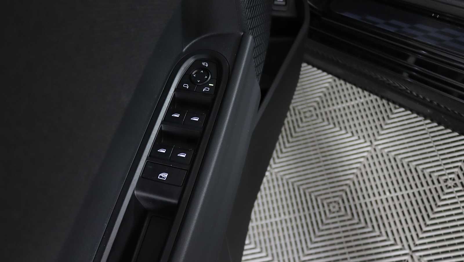 used 2025 MINI Hardtop 4 Door car, priced at $34,680