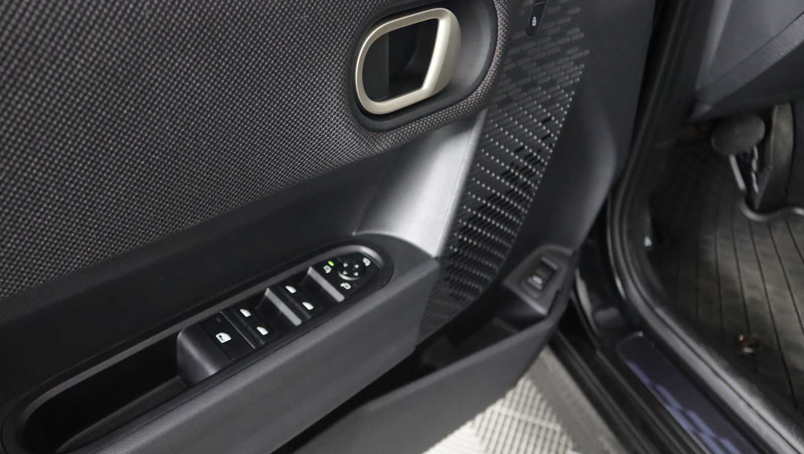 used 2025 MINI Hardtop 4 Door car, priced at $35,778