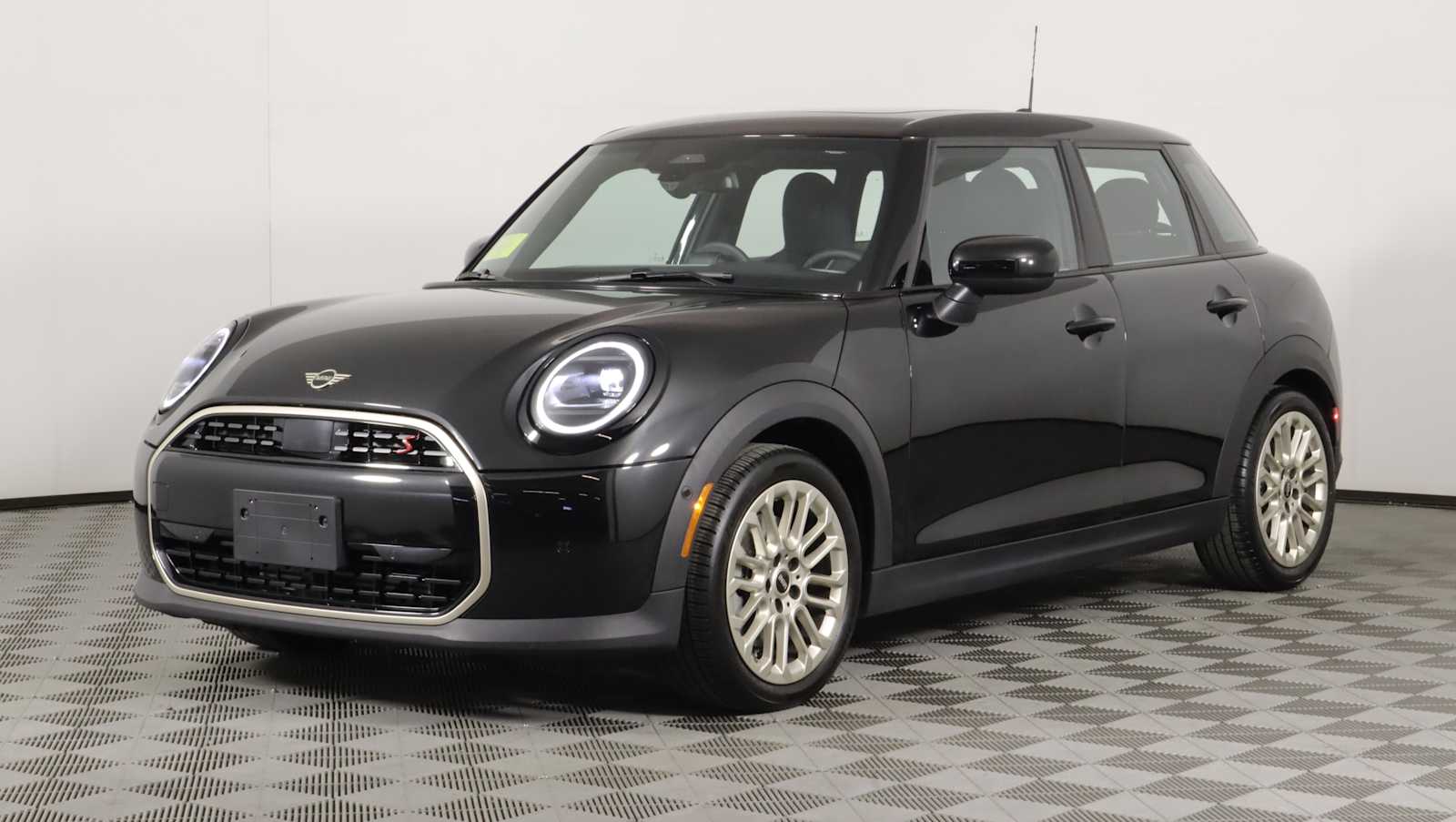 used 2025 MINI Hardtop 4 Door car, priced at $32,798