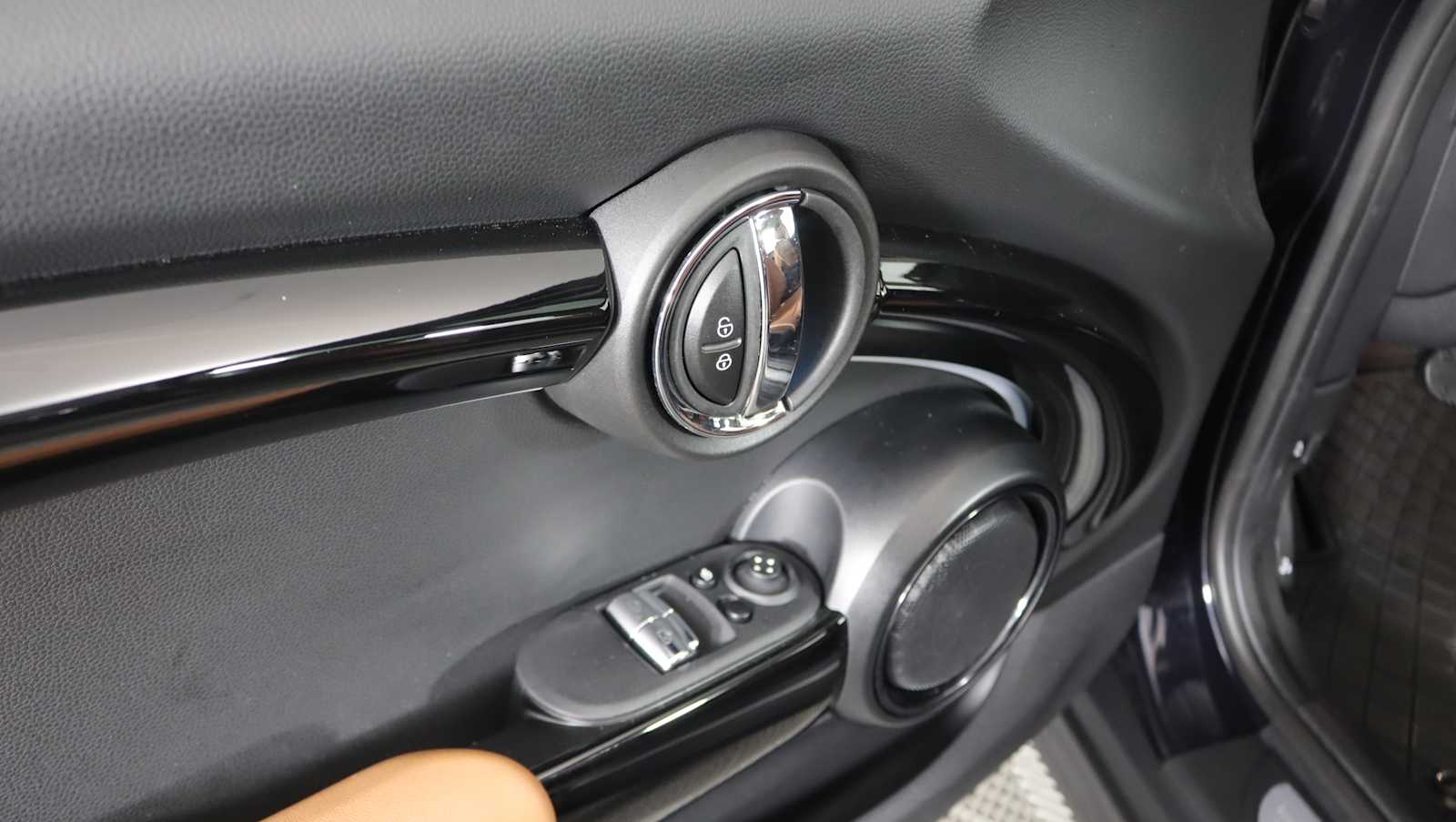 used 2023 MINI Hardtop 2 Door car, priced at $28,761