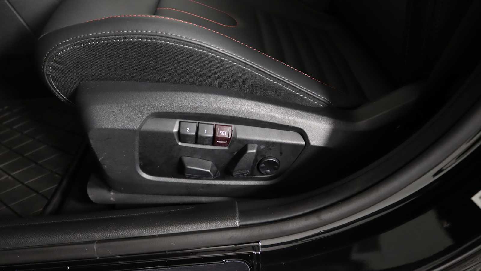 used 2025 MINI Hardtop 4 Door car, priced at $34,680