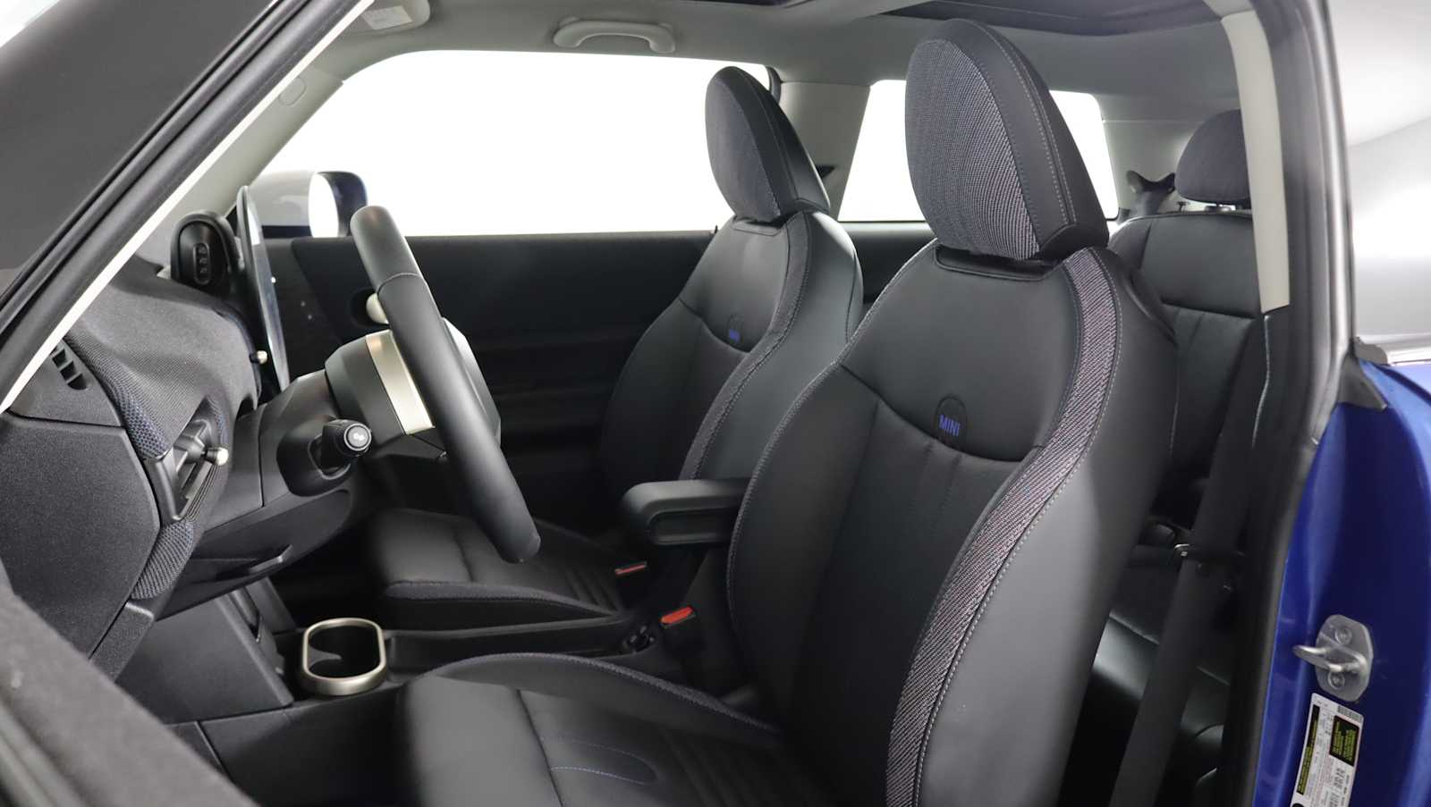 used 2025 MINI Hardtop 2 Door car, priced at $30,998