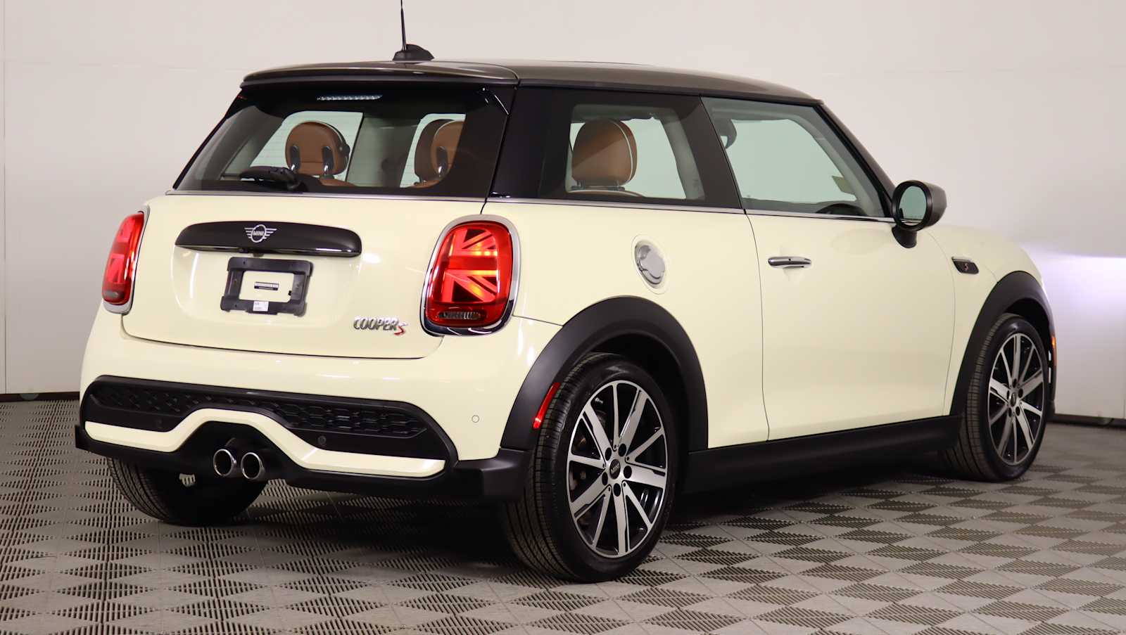 used 2022 MINI Hardtop 2 Door car, priced at $22,080