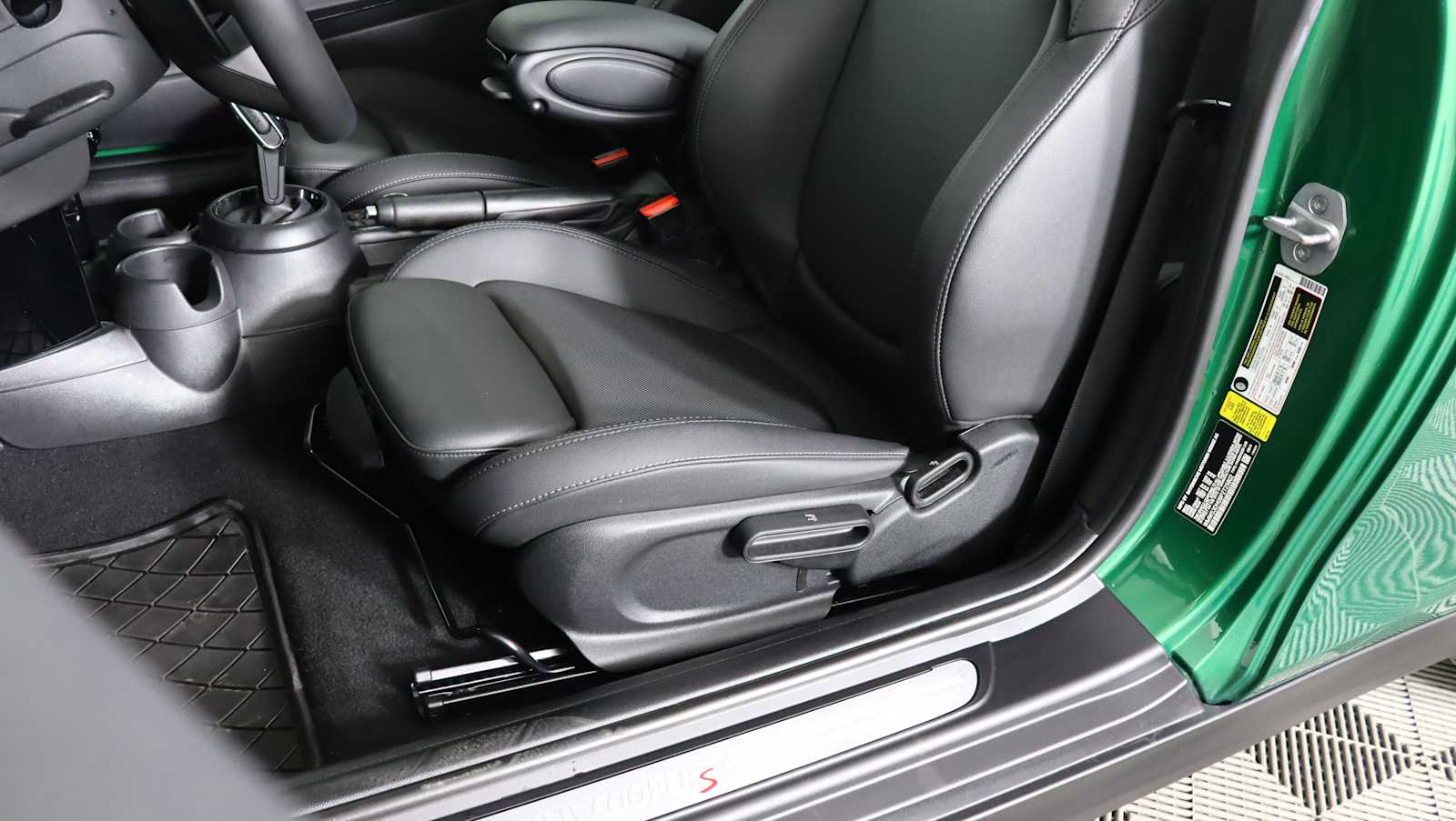 used 2023 MINI Hardtop 2 Door car, priced at $23,771