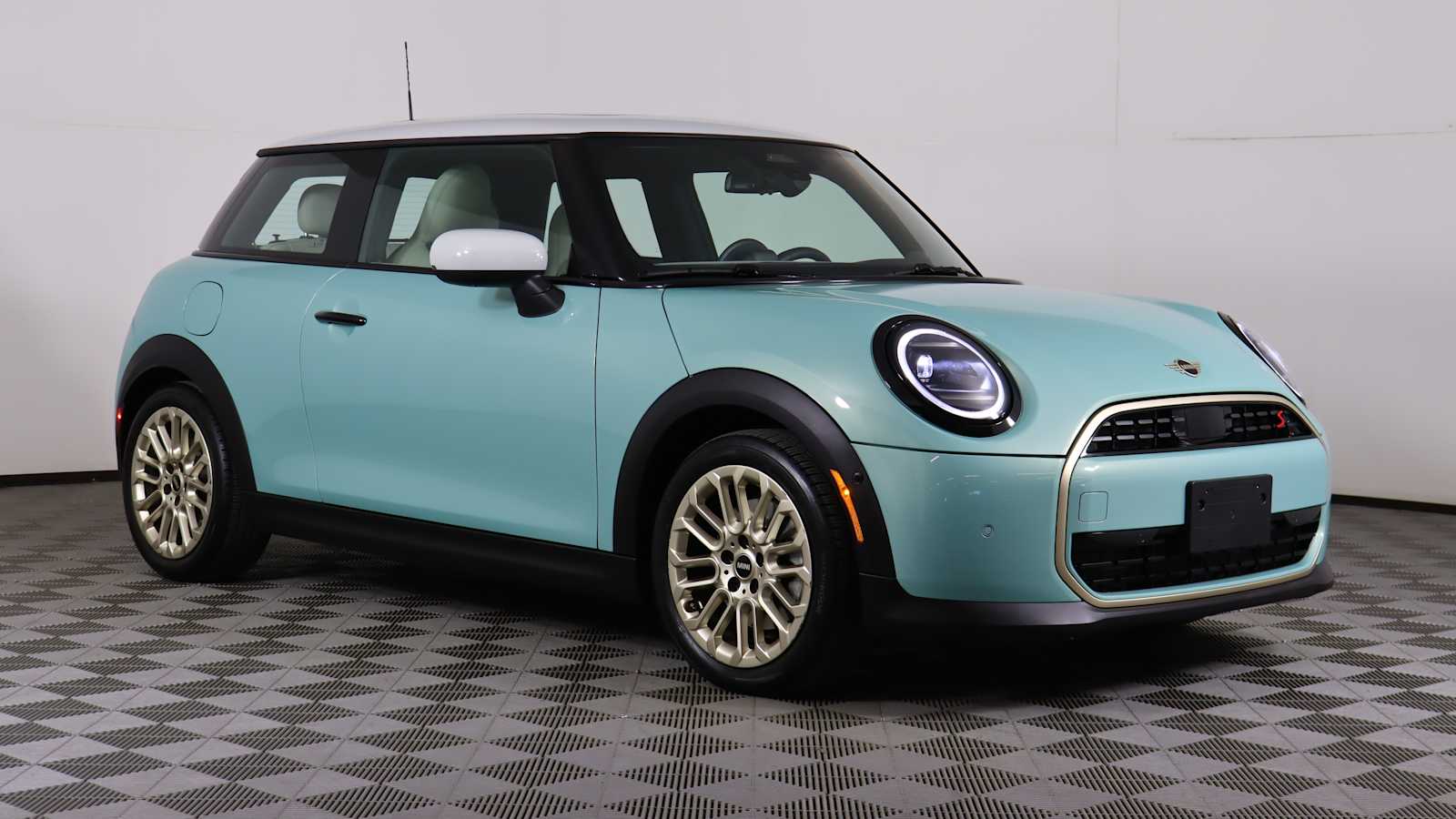 2025 MINI Hardtop 2 Door S's photo