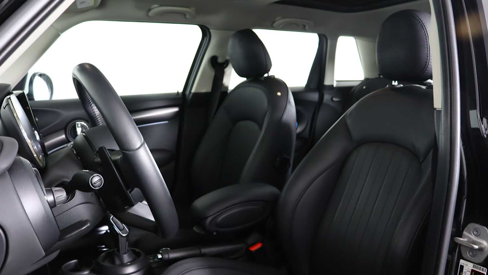 used 2023 MINI Hardtop 4 Door car, priced at $26,035