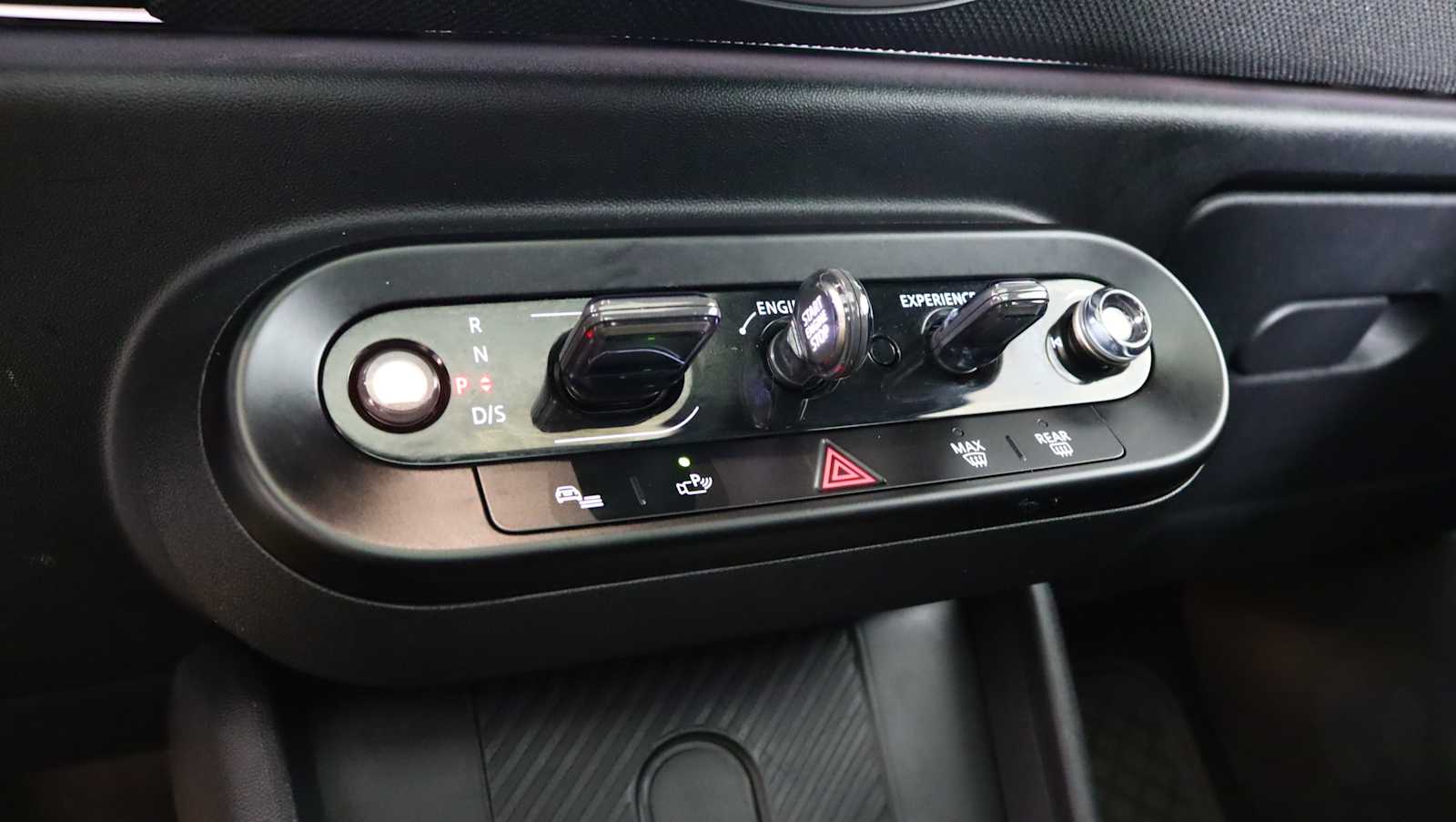 used 2025 MINI Hardtop 4 Door car, priced at $33,038