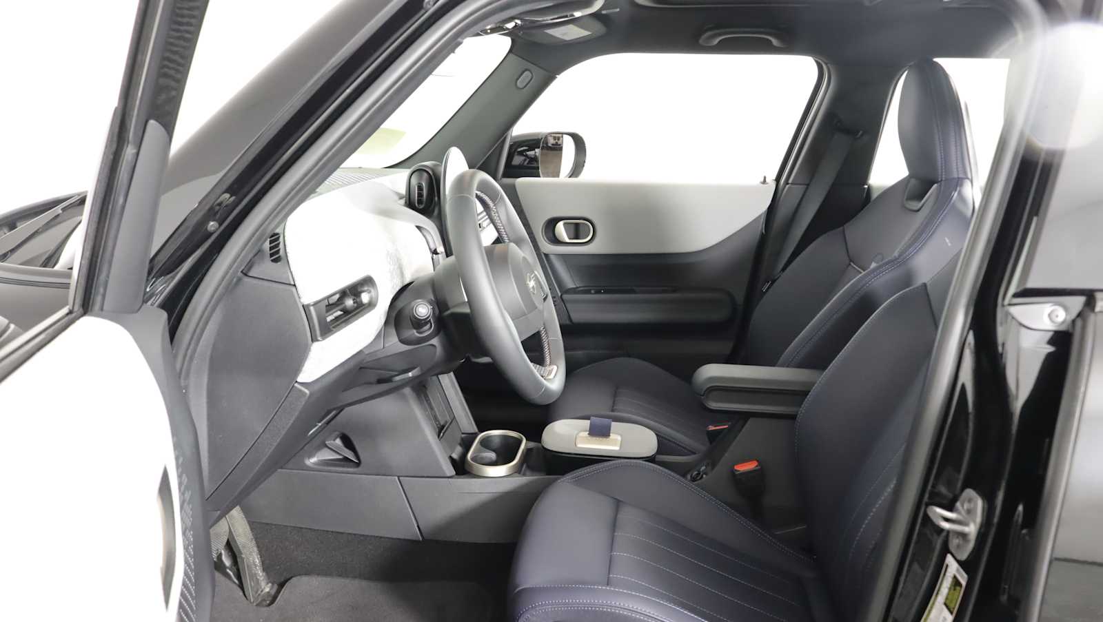 used 2025 MINI Hardtop 4 Door car, priced at $32,798