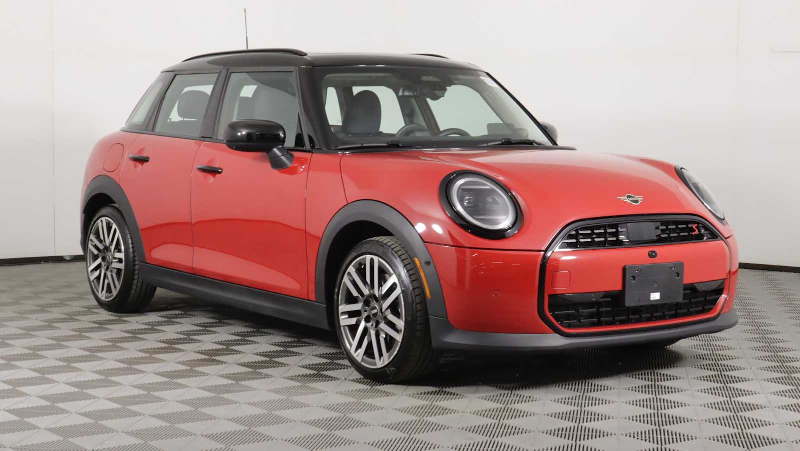 used 2025 MINI Hardtop 4 Door car, priced at $32,550