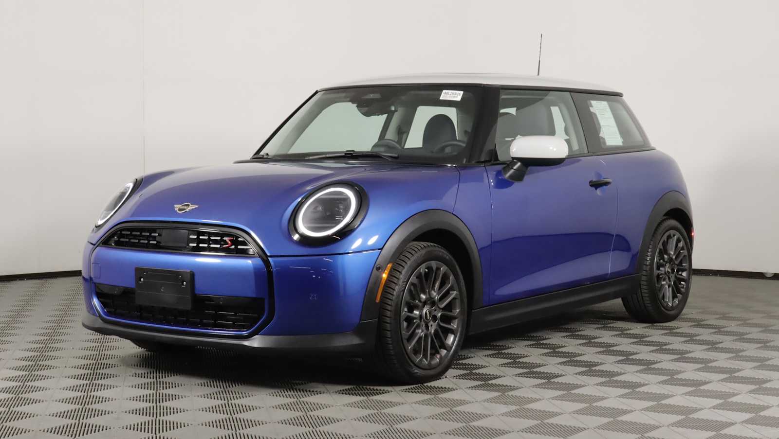 used 2025 MINI Hardtop 2 Door car, priced at $30,998