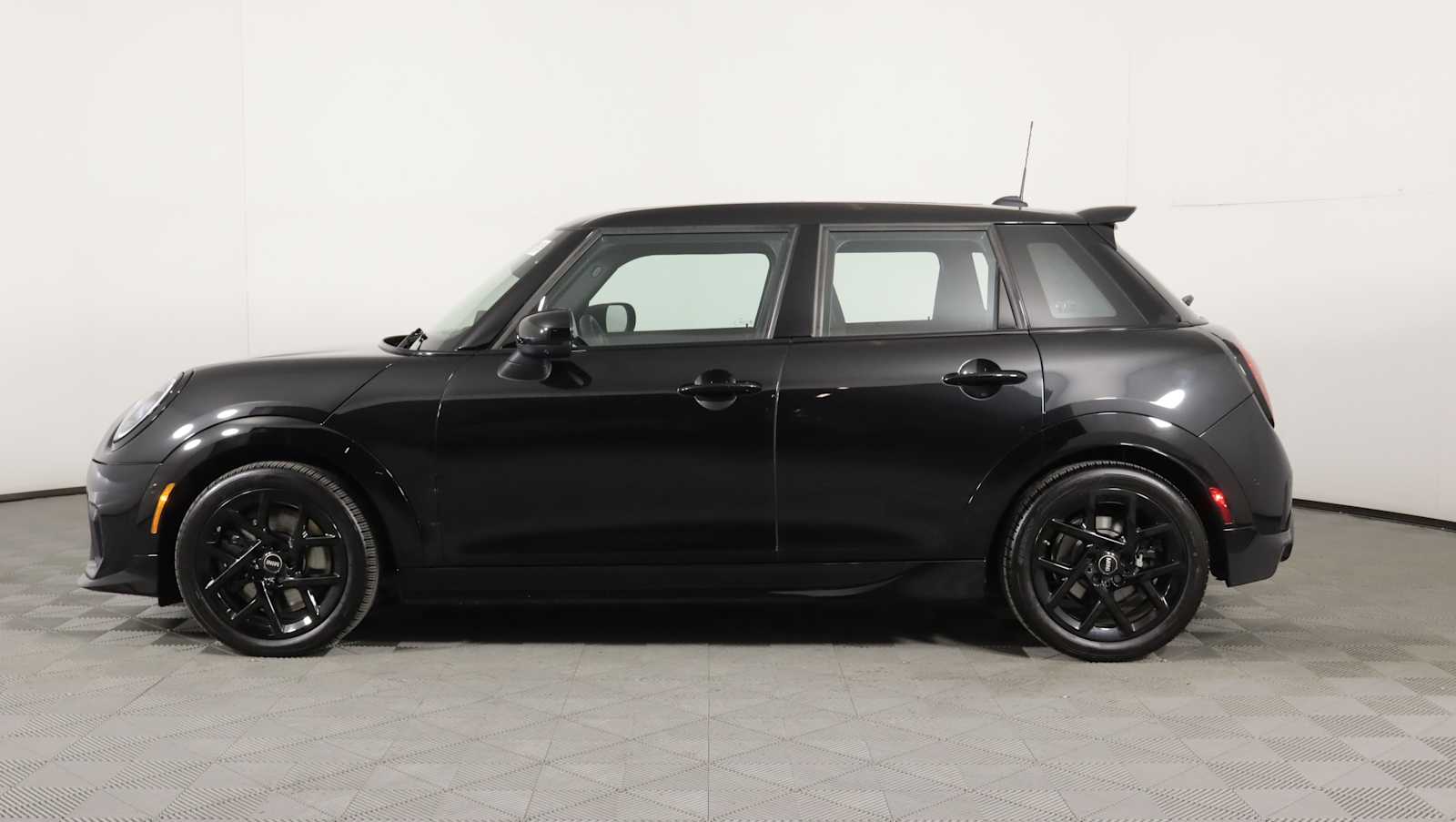 used 2025 MINI Hardtop 4 Door car, priced at $34,680