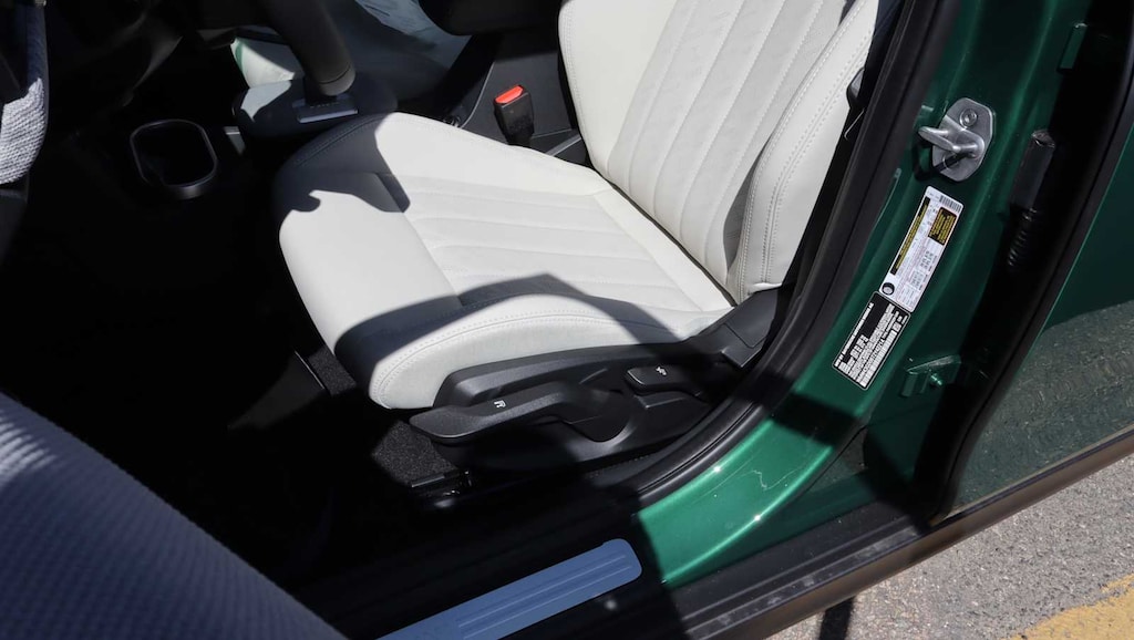 New 2026 MINI 4 Door Signature Plus Sedan