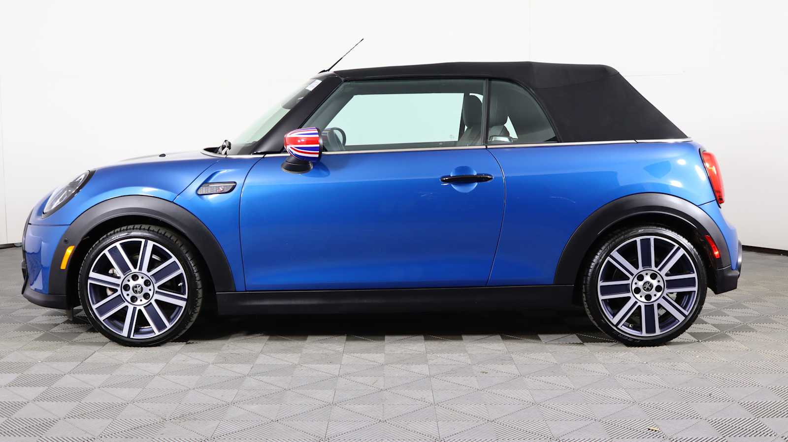 2024 Mini Cooper S Convertible photo 4