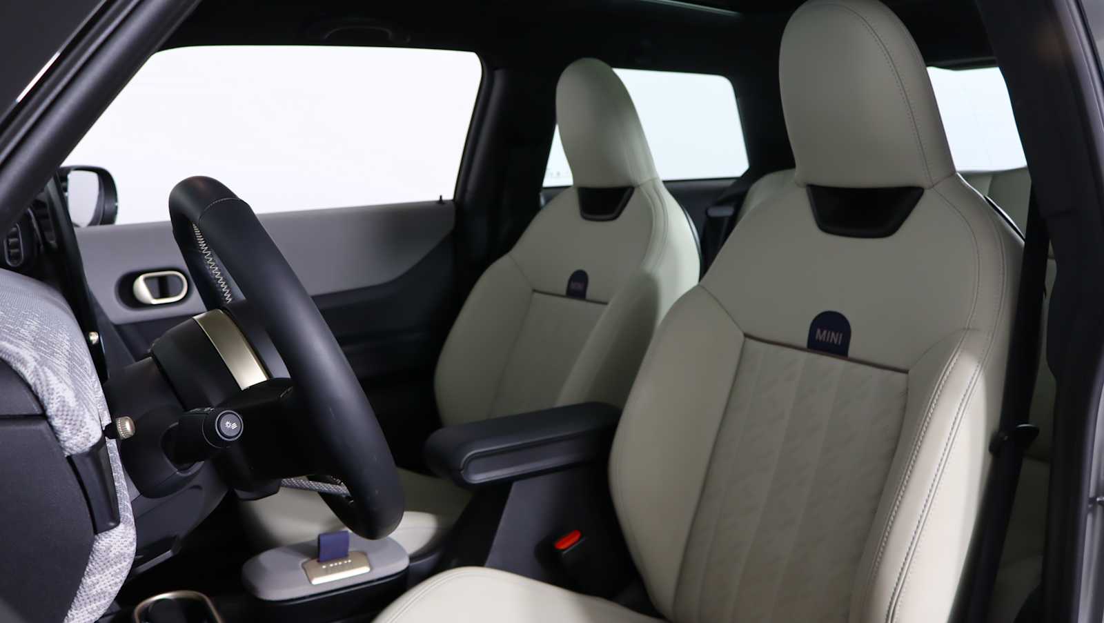 used 2025 MINI Hardtop 2 Door car, priced at $27,921