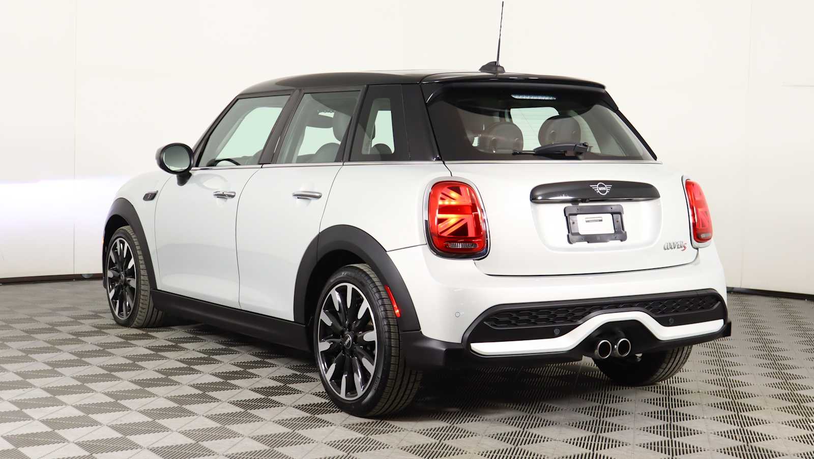 used 2023 MINI Hardtop 4 Door car, priced at $23,558
