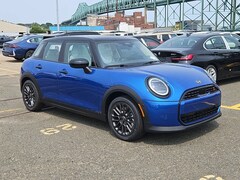 New 2025 MINI Hardtop 4 Door Signature Plus Sedan near Boston, MA
