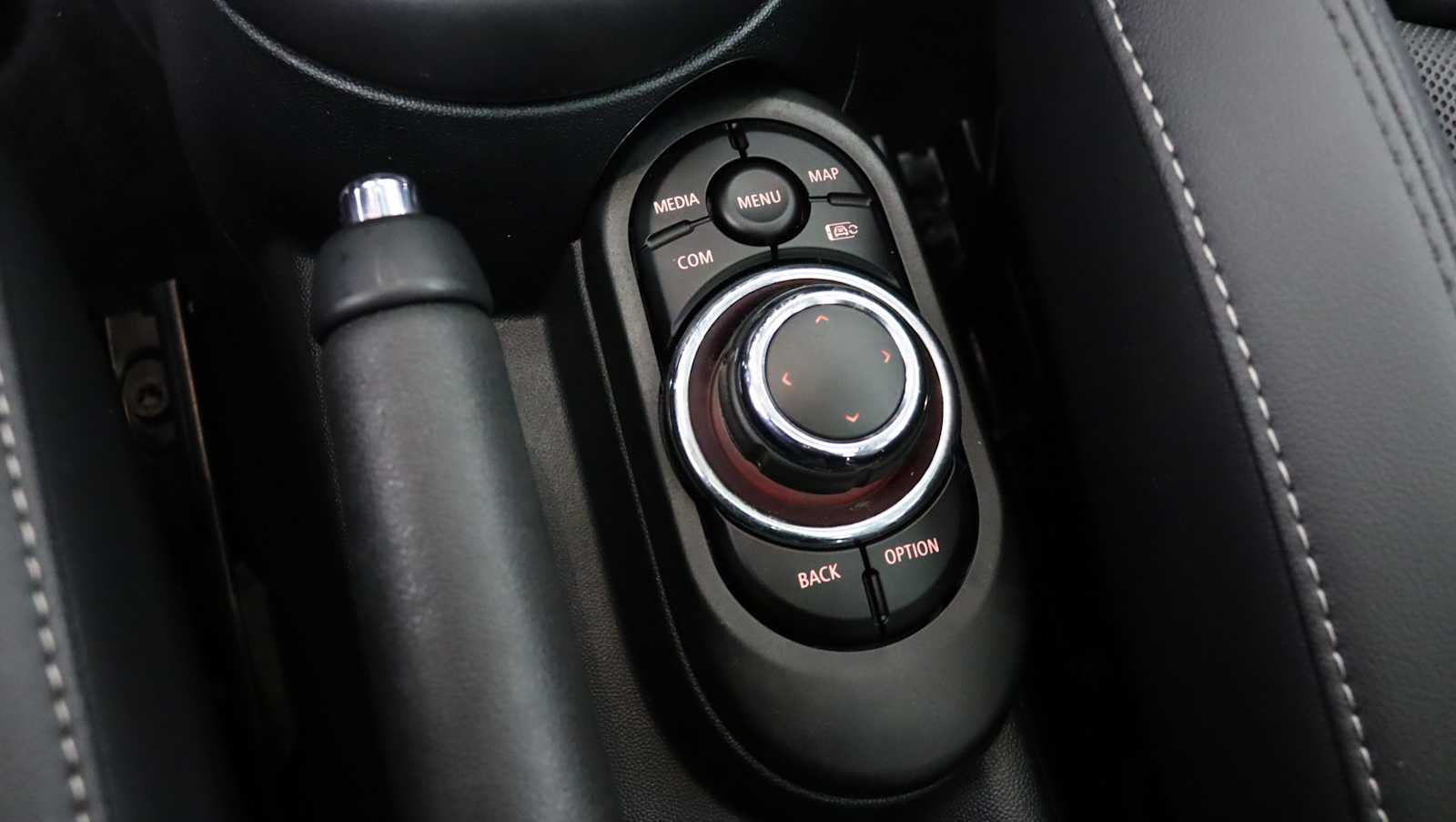 used 2023 MINI Hardtop 4 Door car, priced at $23,558