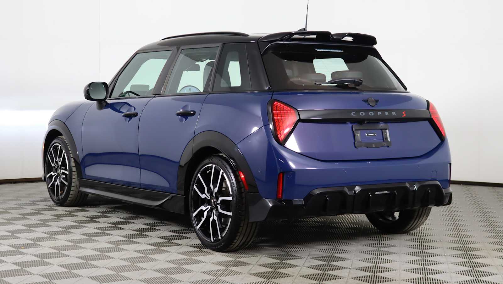 used 2025 MINI Hardtop 4 Door car, priced at $33,038