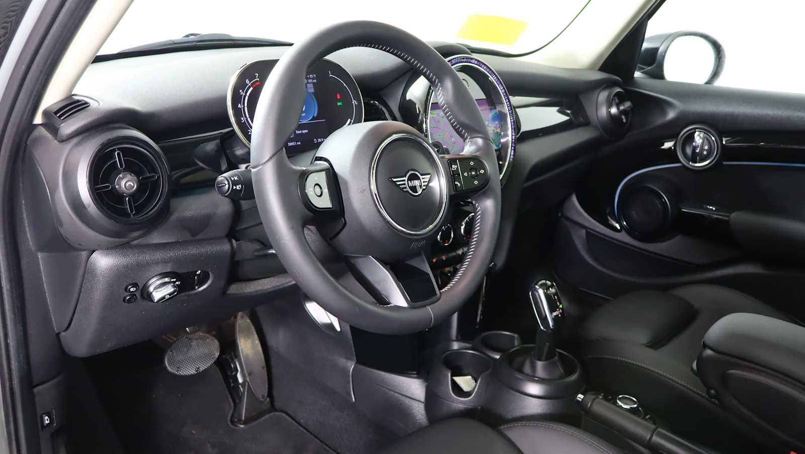 used 2023 MINI Hardtop 4 Door car, priced at $23,134