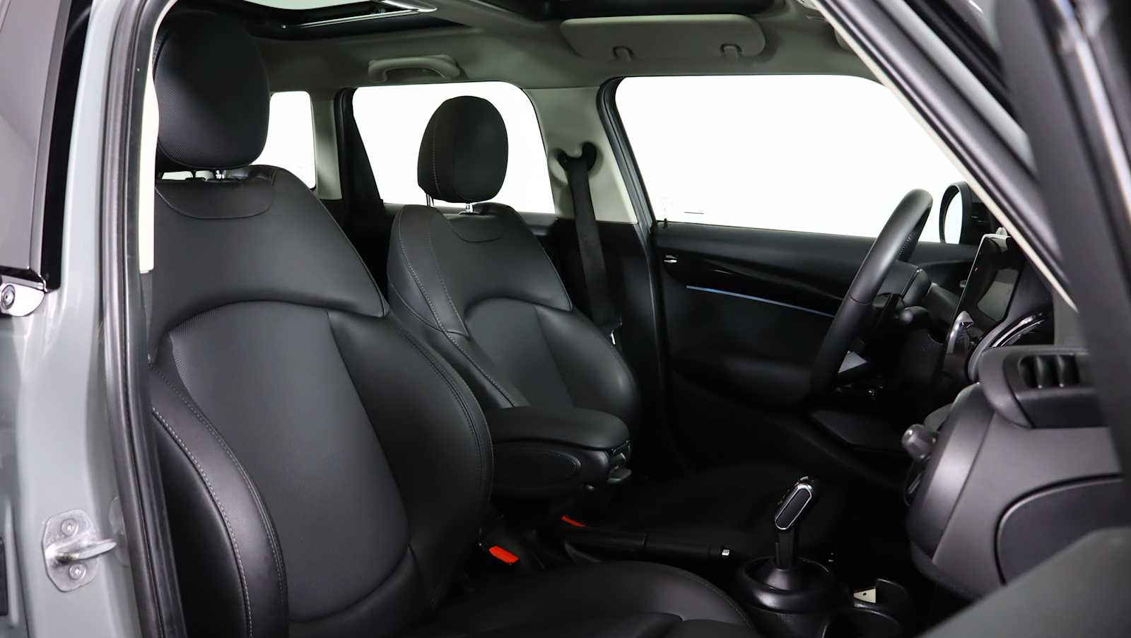 used 2023 MINI Hardtop 4 Door car, priced at $23,134