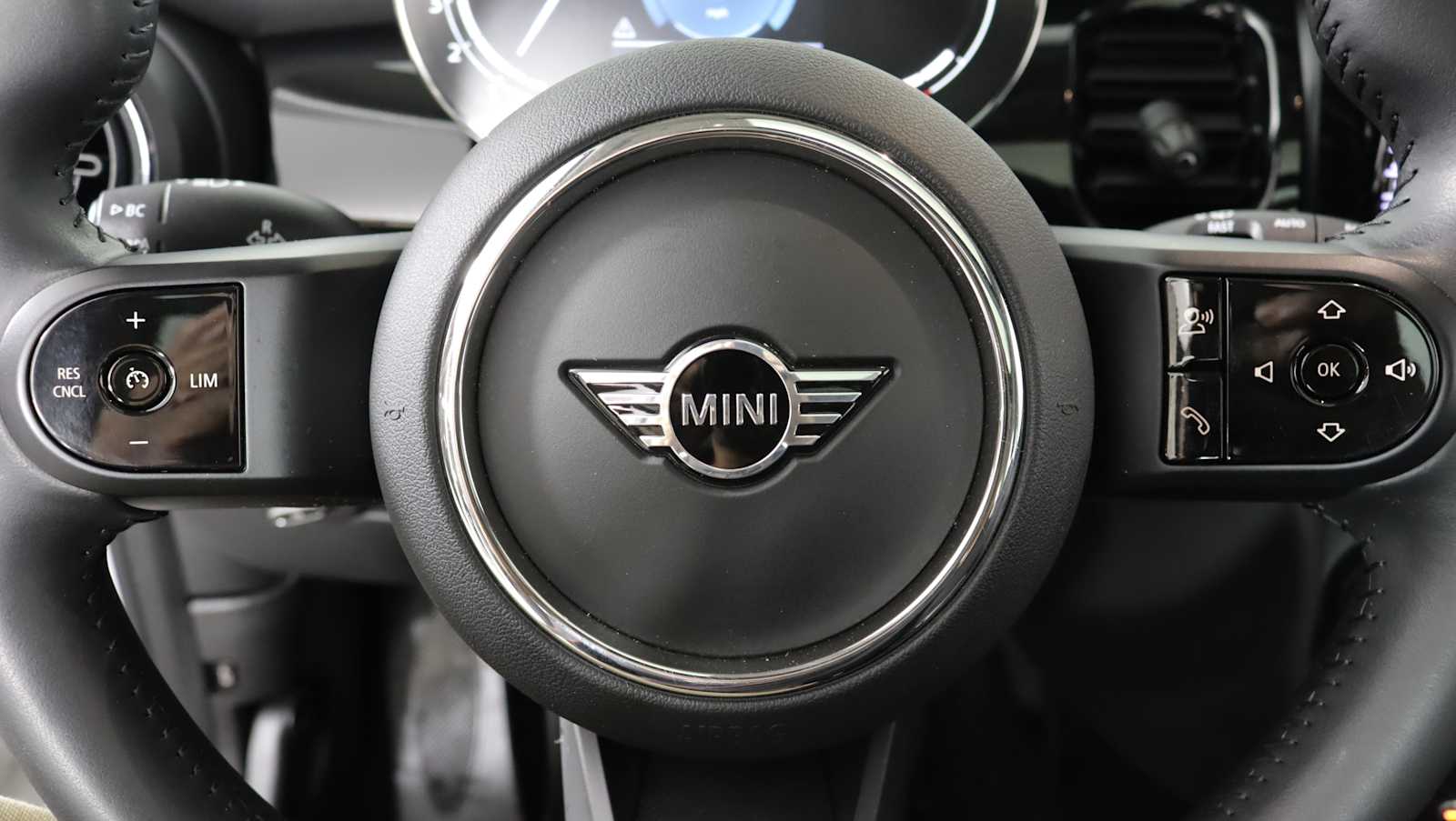 used 2023 MINI Hardtop 2 Door car, priced at $23,878