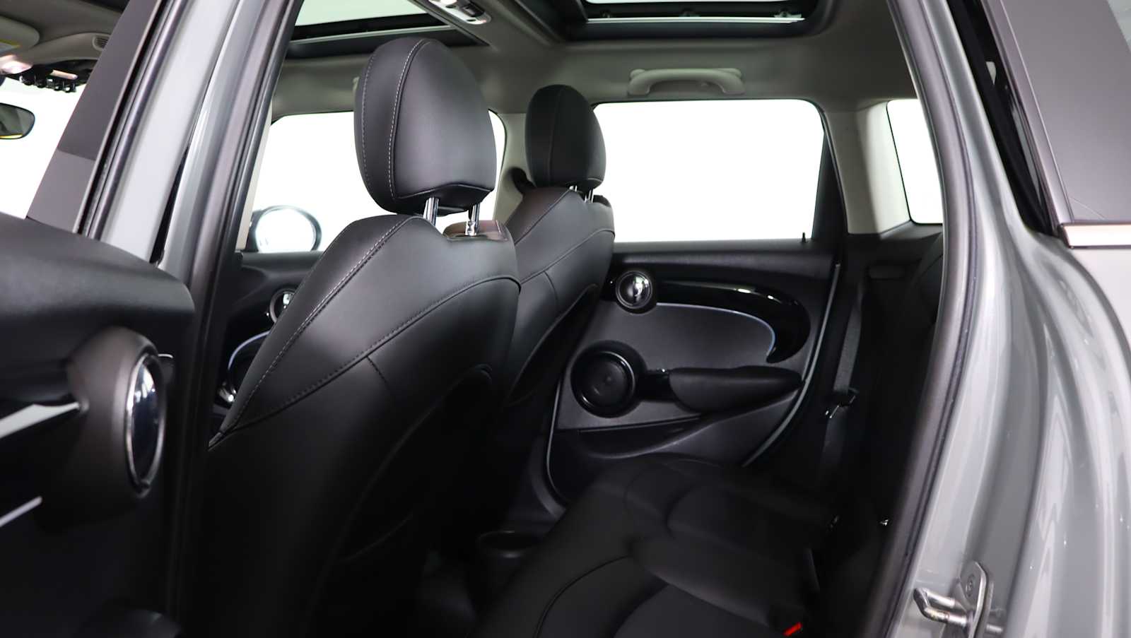 used 2023 MINI Hardtop 4 Door car, priced at $23,134