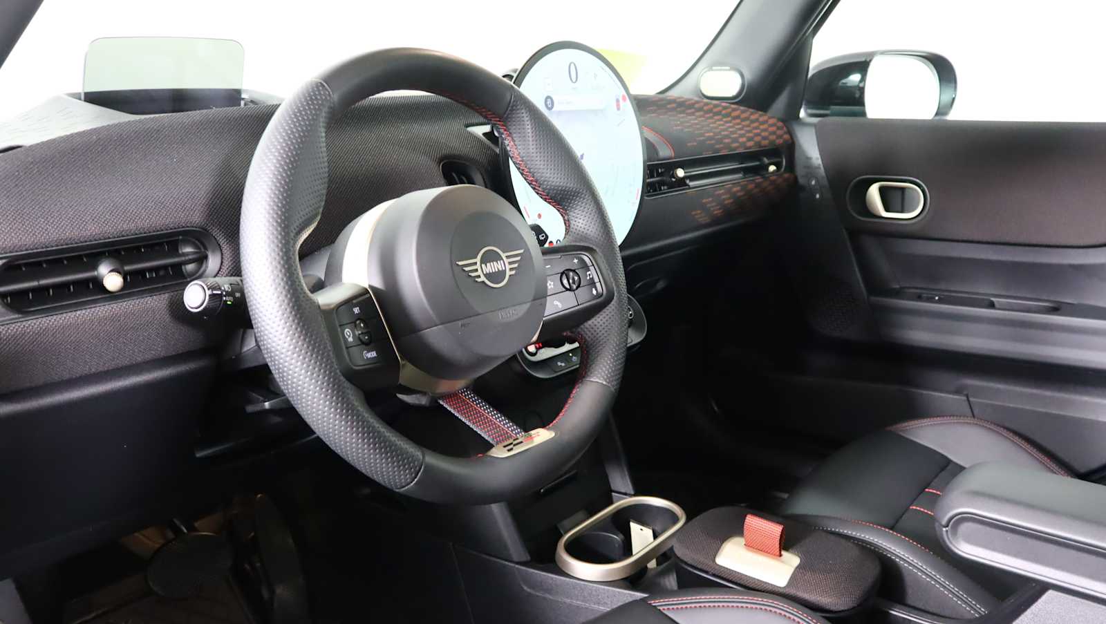 used 2025 MINI Hardtop 4 Door car, priced at $33,038