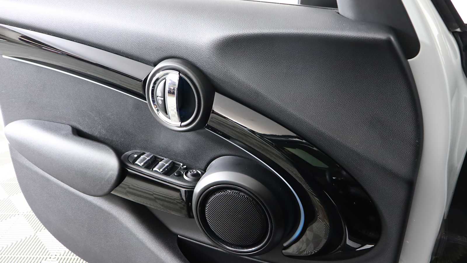 used 2023 MINI Hardtop 4 Door car, priced at $23,558