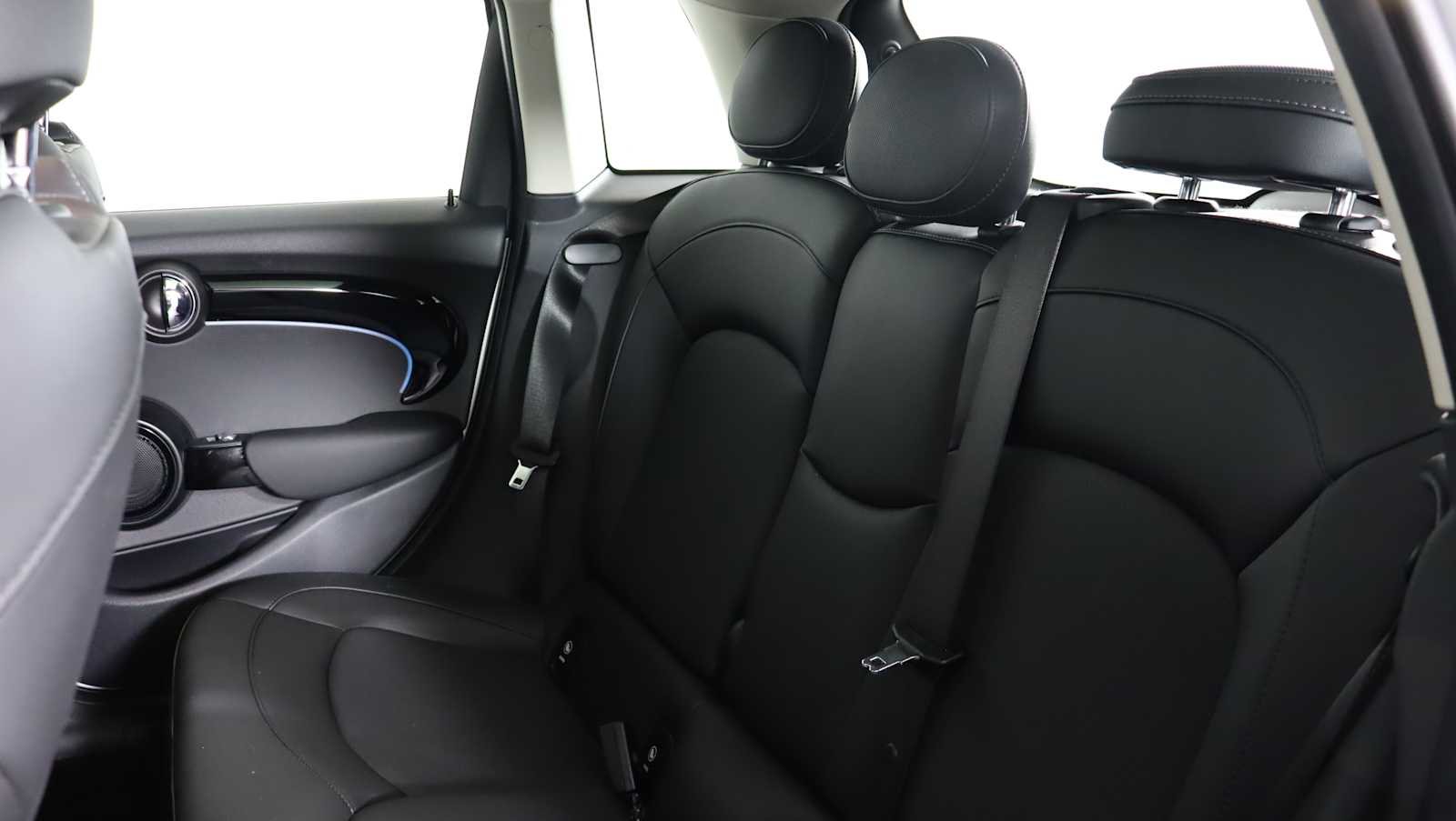 used 2023 MINI Hardtop 4 Door car, priced at $23,558