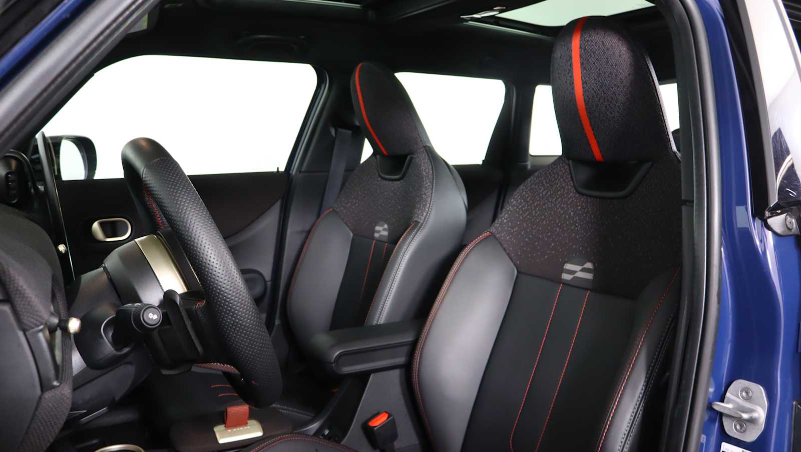 used 2025 MINI Hardtop 4 Door car, priced at $33,038