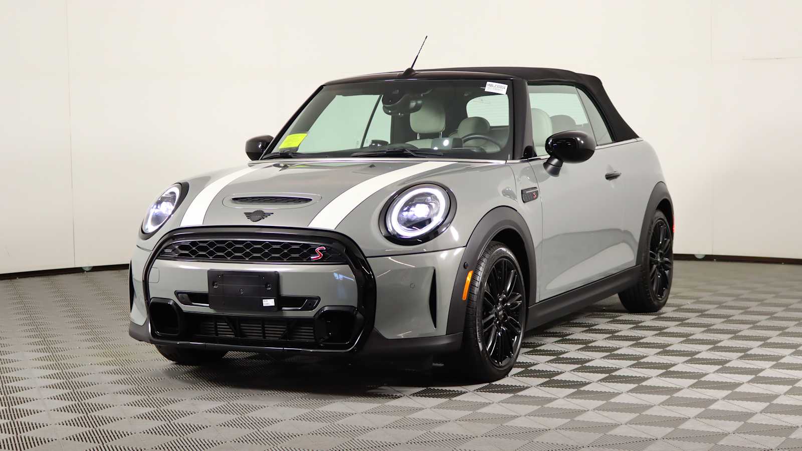 2023 Mini Cooper Convertible S photo 3