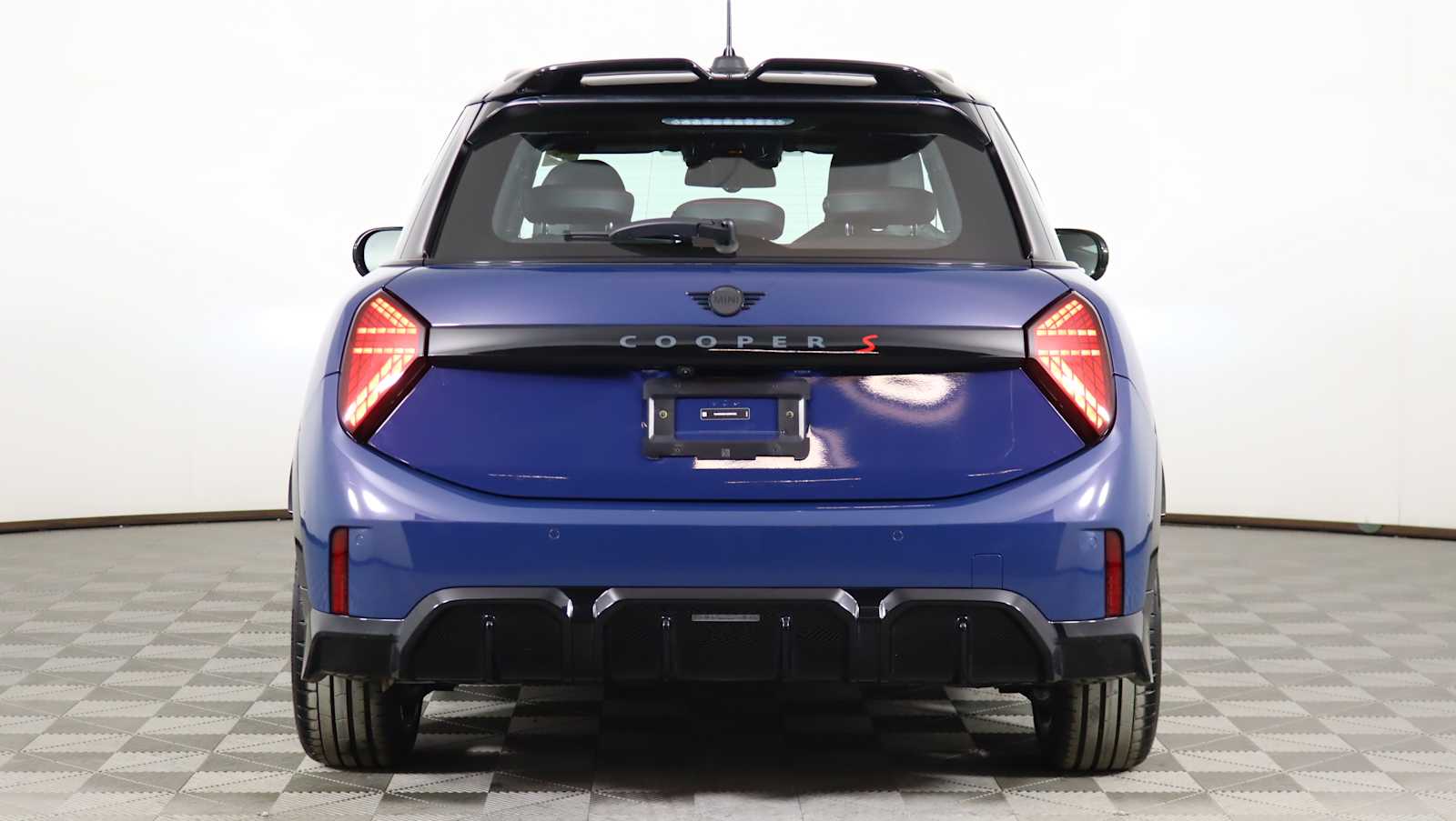 used 2025 MINI Hardtop 4 Door car, priced at $33,038