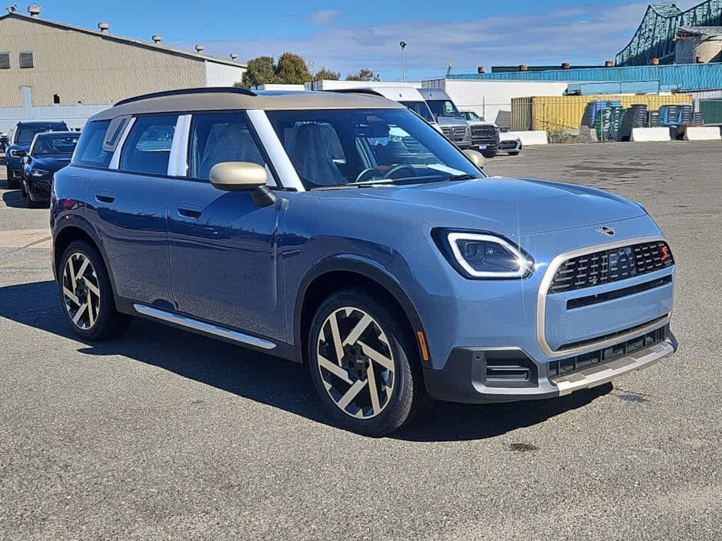 New 2026 MINI Countryman Signature Plus SUV