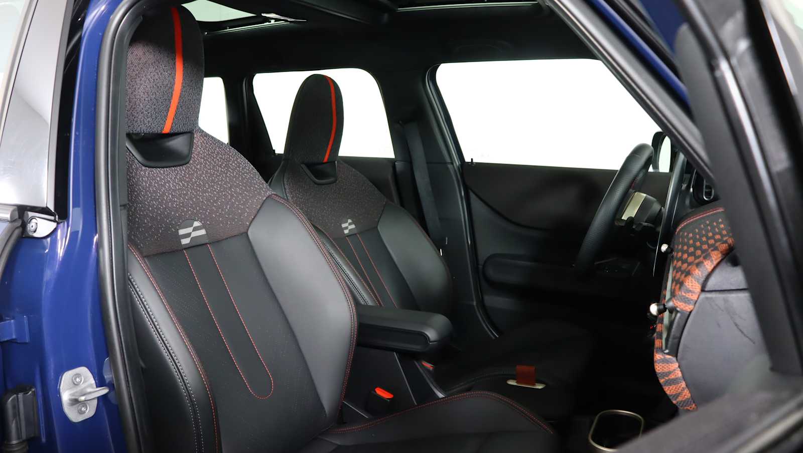 used 2025 MINI Hardtop 4 Door car, priced at $33,038