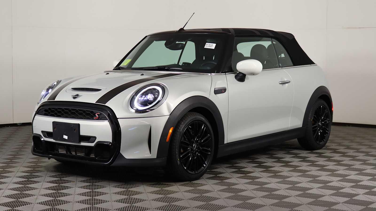 2023 Mini Cooper Convertible S photo 2