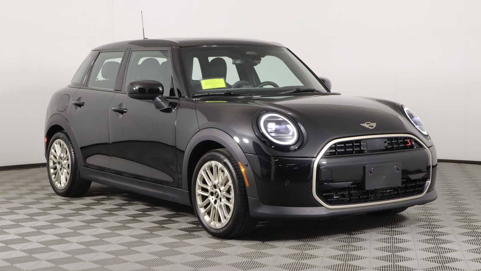 2025 MINI Hardtop Cooper S's photo