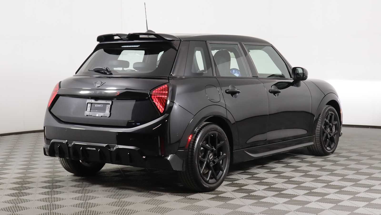 used 2025 MINI Hardtop 4 Door car, priced at $34,680