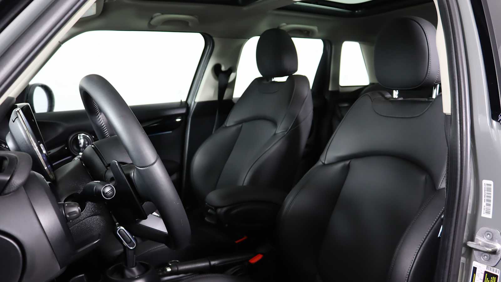 used 2023 MINI Hardtop 4 Door car, priced at $23,134