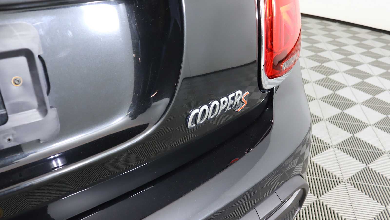 used 2023 MINI Hardtop 4 Door car, priced at $26,035